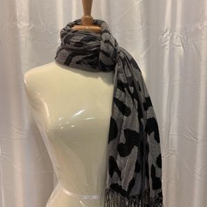 Crinkle scarf color black and gray